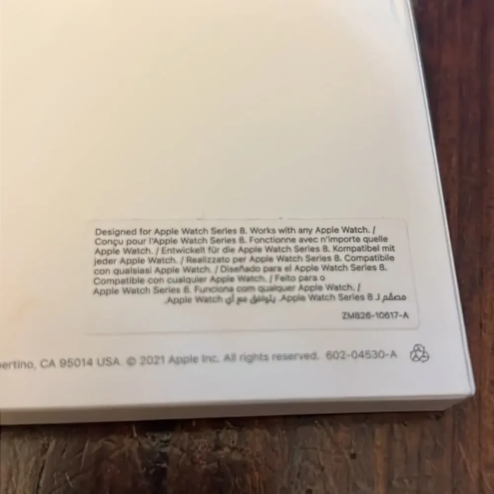 Apple Watch 8 Band NIB M/L